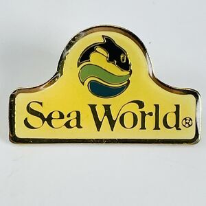 Vintage 1983 Sea World Pinback Button Souvenir Marine Life Theme Park Pin